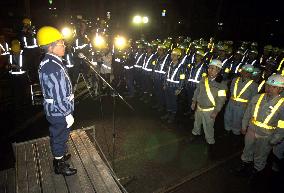 JR West head gives instructions to tunnel inspectors